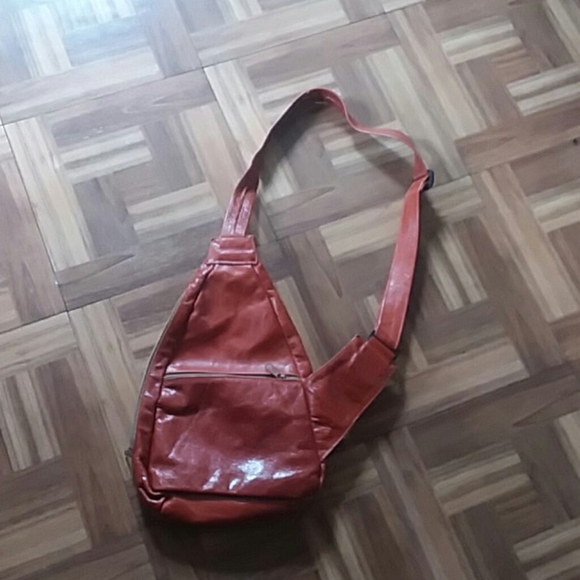 A bag it has one handle - Picture 2 of 2